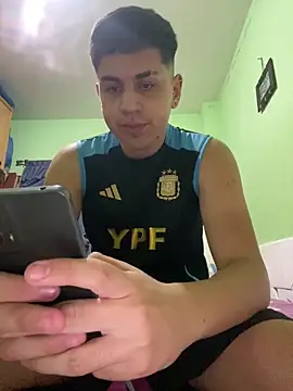 Snapshot of facundoociroo chatting on February 8, 2026, 12:36 am facundoociroo online show from February 8, 2026, 12:36 am