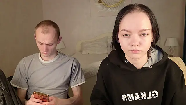 WeksaMur online show from April 3, 2026, 7:12 pm