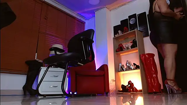 paola xm online show from November 26, 2025, 10:05 am