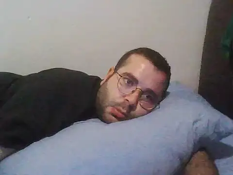 kkadam1 online show from December 15, 2025, 1:26 pm