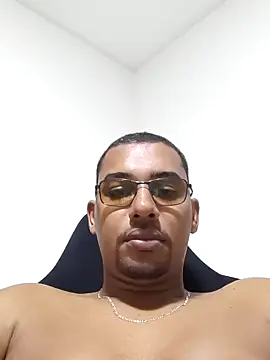 Snapshot of Reis001122 chatting on May 2, 2026, 3:22 am Reis001122 online show from May 2, 2026, 3:22 am
