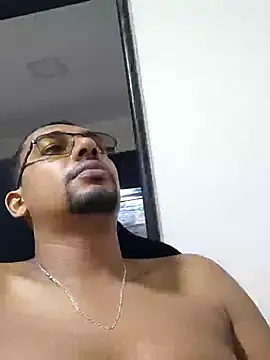 Snapshot of Reis001122 chatting on May 11, 2026, 2:39 am Reis001122 online show from May 11, 2026, 2:39 am