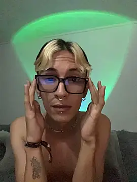 Snapshot of Dracco_Velour_ chatting on February 21, 2026, 5:08 am Dracco Velour online show from February 21, 2026, 5:08 am