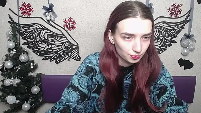 LisaDarcy online show from December 17, 2025, 6:08 am