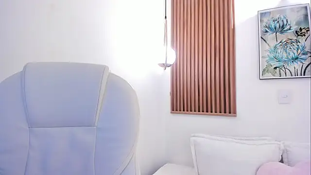 lia quinn online show from December 23, 2025, 4:10 am