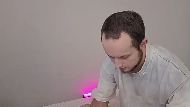 Pearl couple online show from March 12, 2026, 9:04 am