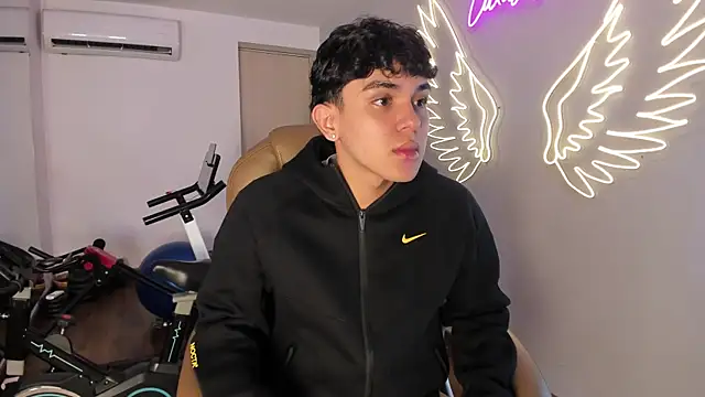  TaylorBlack online show from April 5, 2026, 11:40 am