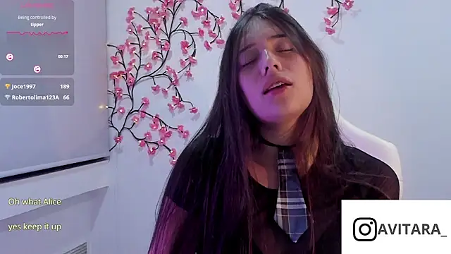 vanesita  online show from May 15, 2026, 11:56 pm