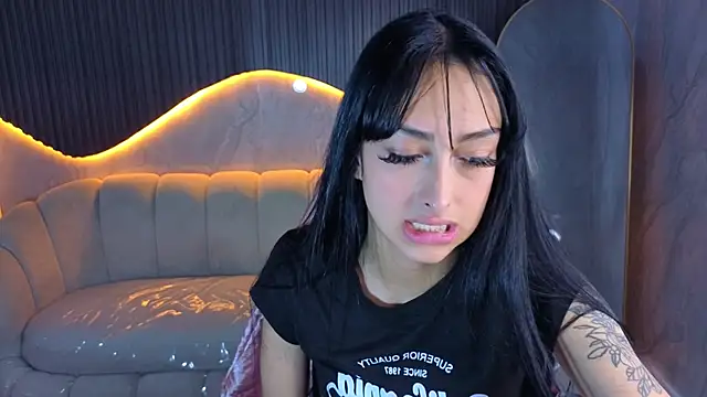 Snapshot of Tifany_Tx chatting on March 4, 2026, 12:33 pm Tifany Tx online show from March 4, 2026, 12:33 pm