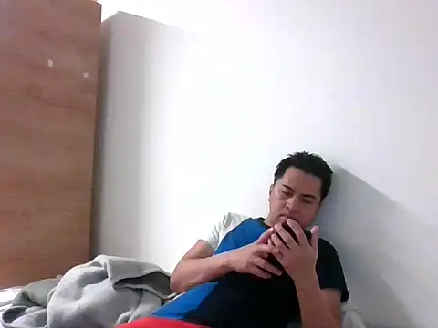 Snapshot of sweetpinoy2027 chatting on February 10, 2026, 9:35 am sweetpinoy2027 online show from February 10, 2026, 9:35 am