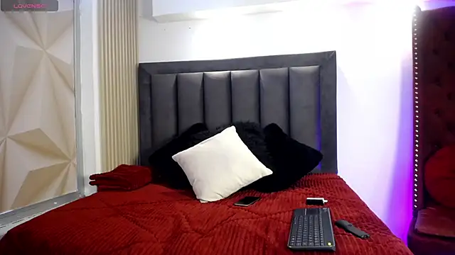 TransDivaSantana online show from April 7, 2026, 8:42 pm