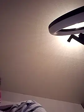 damslebambou1 online show from April 7, 2026, 12:33 am