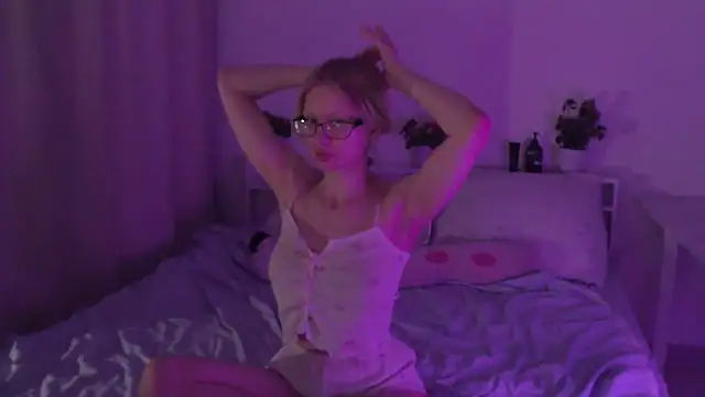 Chloe1loveme online show from December 18, 2025, 9:21 pm