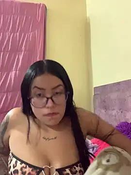 Candy LS online show from April 17, 2026, 9:51 pm