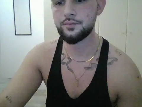 Snapshot of LunaFoxTip chatting on December 17, 2025, 8:26 pm LunaFoxTip online show from December 17, 2025, 8:26 pm