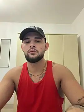 Snapshot of LunaFoxTip chatting on December 18, 2025, 11:33 pm LunaFoxTip online show from December 18, 2025, 11:33 pm