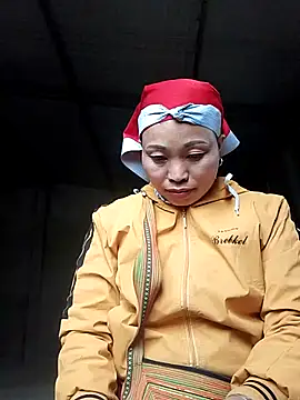 Snapshot of Maikha08 chatting on February 12, 2026, 8:42 am Maikha08 online show from February 12, 2026, 8:42 am