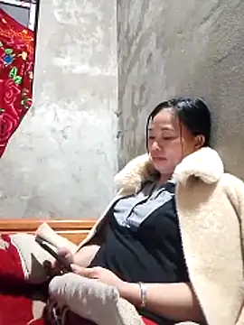 Snapshot of Maikha08 chatting on February 17, 2026, 11:22 pm Maikha08 online show from February 17, 2026, 11:22 pm