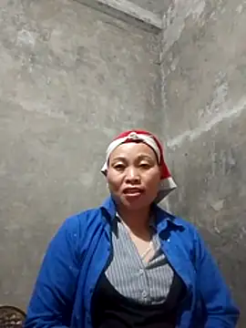 Snapshot of Maikha08 chatting on February 26, 2026, 12:37 pm Maikha08 online show from February 26, 2026, 12:37 pm