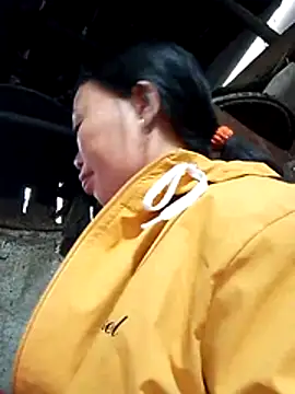 Snapshot of Maikha08 chatting on March 17, 2026, 2:05 am Maikha08 online show from March 17, 2026, 2:05 am