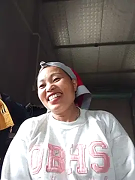 Snapshot of Maikha08 chatting on March 19, 2026, 5:22 am Maikha08 online show from March 19, 2026, 5:22 am