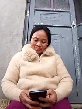 Snapshot of Maikha08 chatting on March 21, 2026, 8:19 am Maikha08 online show from March 21, 2026, 8:19 am