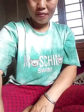 Snapshot of Maikha08 chatting on April 6, 2026, 7:42 am Maikha08 online show from April 6, 2026, 7:42 am