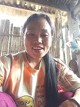 Snapshot of Maikha08 chatting on April 16, 2026, 5:30 am Maikha08 online show from April 16, 2026, 5:30 am