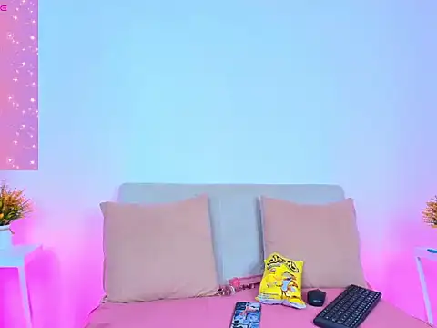 maddie swift  online show from April 20, 2026, 11:17 pm