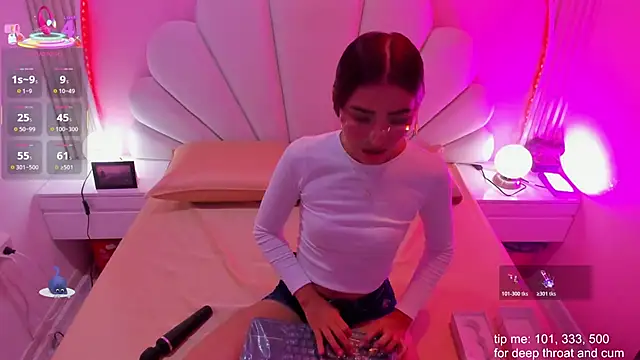 Snapshot of Ary__cherry chatting on December 17, 2025, 7:31 pm Ary cherry online show from December 17, 2025, 7:31 pm