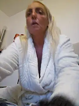theblondecocklover online show from July 19, 2026, 10:24 pm