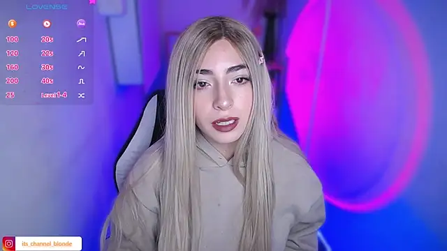 Snapshot of channel_blondee chatting on February 5, 2026, 9:52 pm channel blondee online show from February 5, 2026, 9:52 pm