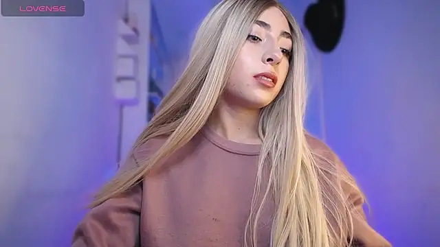 Snapshot of channel_blondee chatting on February 6, 2026, 10:02 pm channel blondee online show from February 6, 2026, 10:02 pm