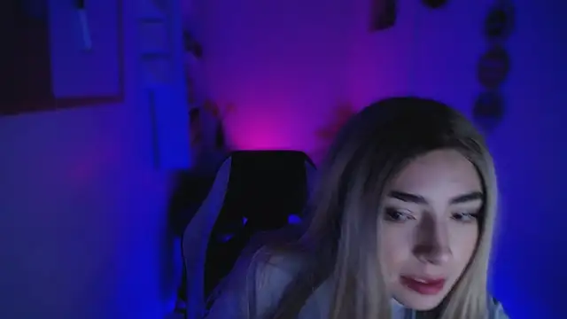 Snapshot of channel_blondee chatting on February 17, 2026, 11:44 pm channel blondee online show from February 17, 2026, 11:44 pm