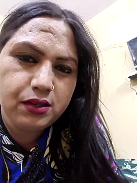 Hotmylips online show from April 23, 2026, 3:36 pm