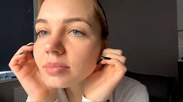 AliceQueenGirl online show from January 14, 2026, 12:22 pm