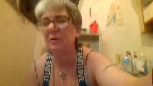 becky1111 online show from May 24, 2026, 2:33 pm