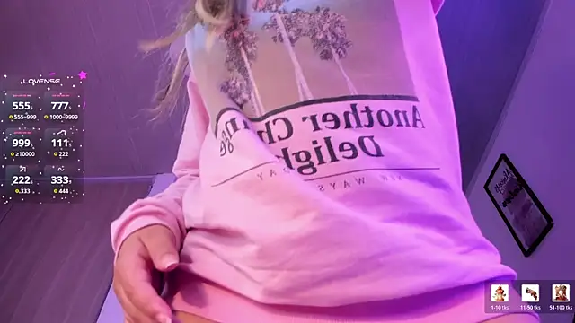 Snapshot of Violet_Blazee chatting on January 7, 2026, 8:06 am Violet Blazee online show from January 7, 2026, 8:06 am