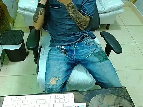 Boy tatto77 online show from March 27, 2026, 12:38 pm