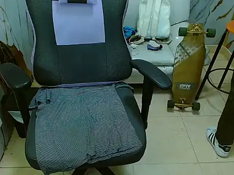 Boy tatto77 online show from April 1, 2026, 12:06 pm