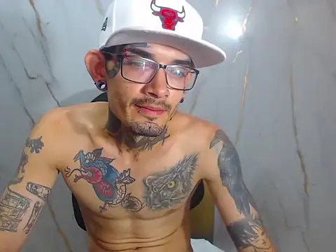 Boy tatto77 online show from April 4, 2026, 4:59 pm