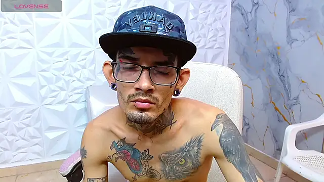 Boy tatto77 online show from April 5, 2026, 2:36 pm