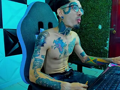 Boy tatto77 online show from May 27, 2026, 12:02 pm