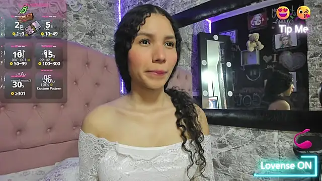 Doll SaraSmith online show from January 6, 2026, 6:33 pm