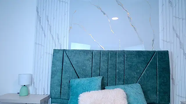 sophieedear online show from March 12, 2026, 10:49 pm