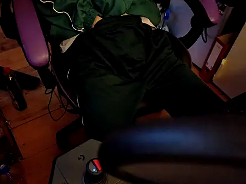 Gay-Versaut online show from March 30, 2026, 7:15 pm