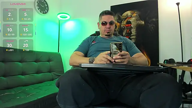 Snapshot of Dante_Bellini chatting on February 15, 2026, 3:20 pm Dante Bellini online show from February 15, 2026, 3:20 pm