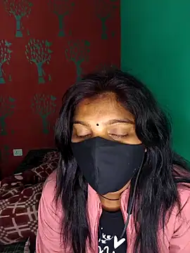 QWEEN7B online show from December 18, 2025, 4:57 pm