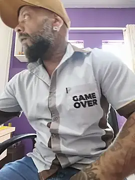 morenoteza0 online show from February 6, 2026, 6:44 pm