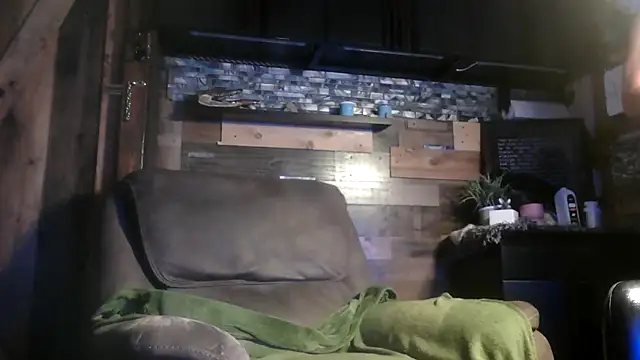 MISTERANDDEMI online show from May 19, 2026, 7:37 am